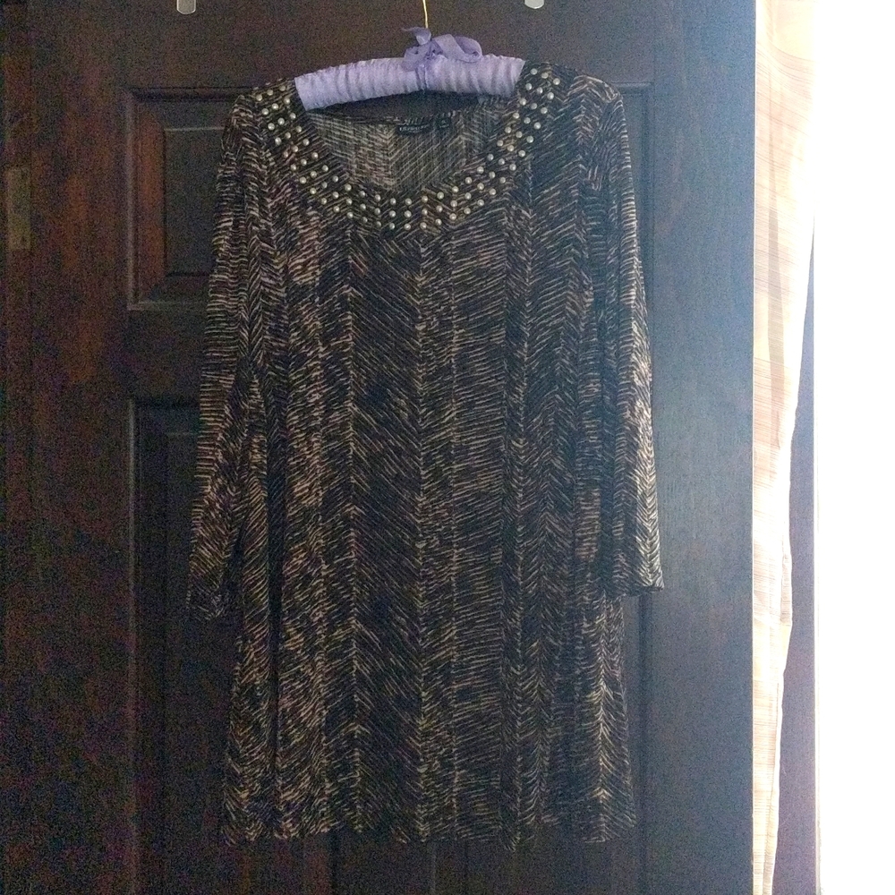 Citiknits stretchy tunic with gold metal decoation